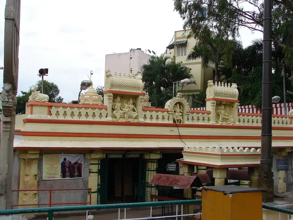 Gavi Gangadhareshwara Temple, temples near Bengaluru