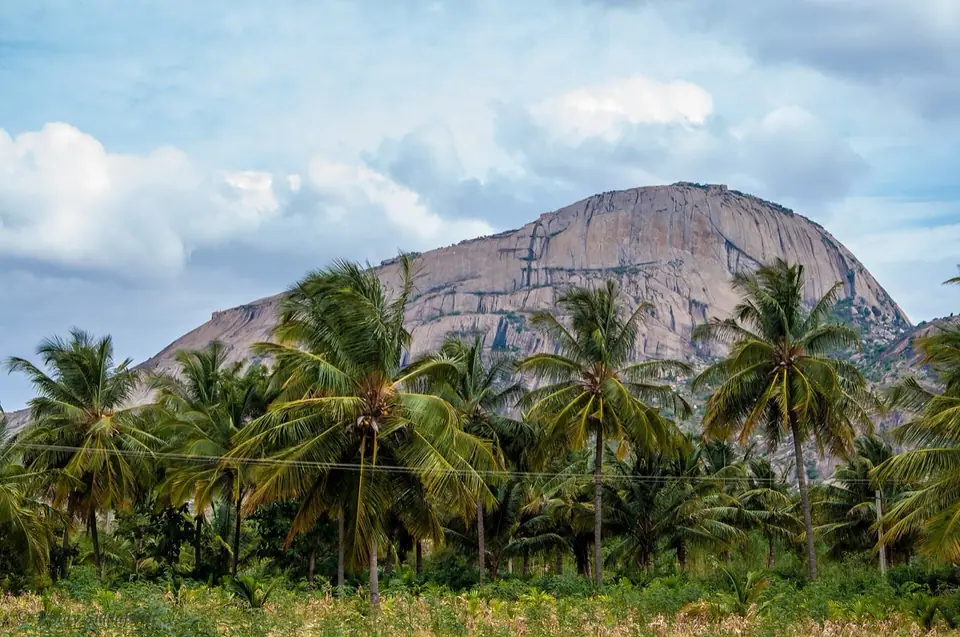 Madhugiri Fort, hills & trekking near Bengaluru
