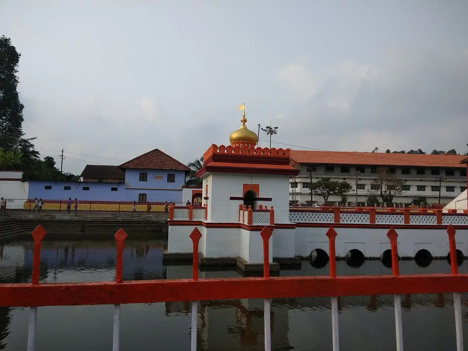 Omkareshwara Temple, Madikeri, temples near Bengaluru